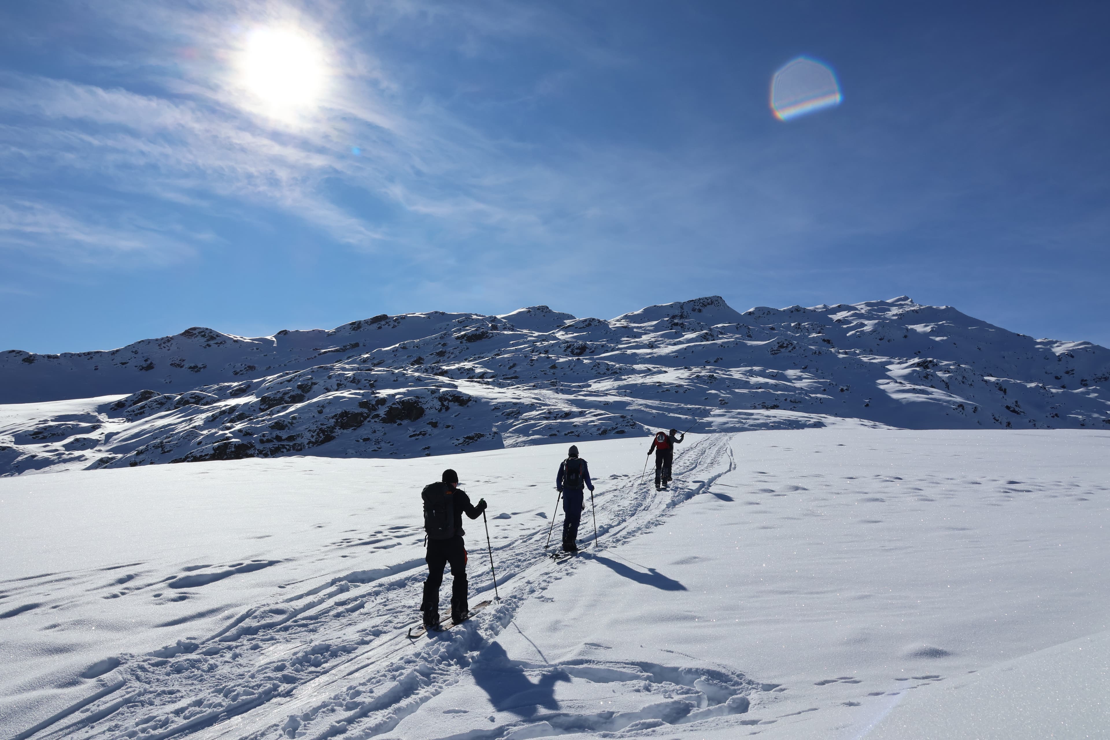 Skitourengeher unterwegs in den Alpen